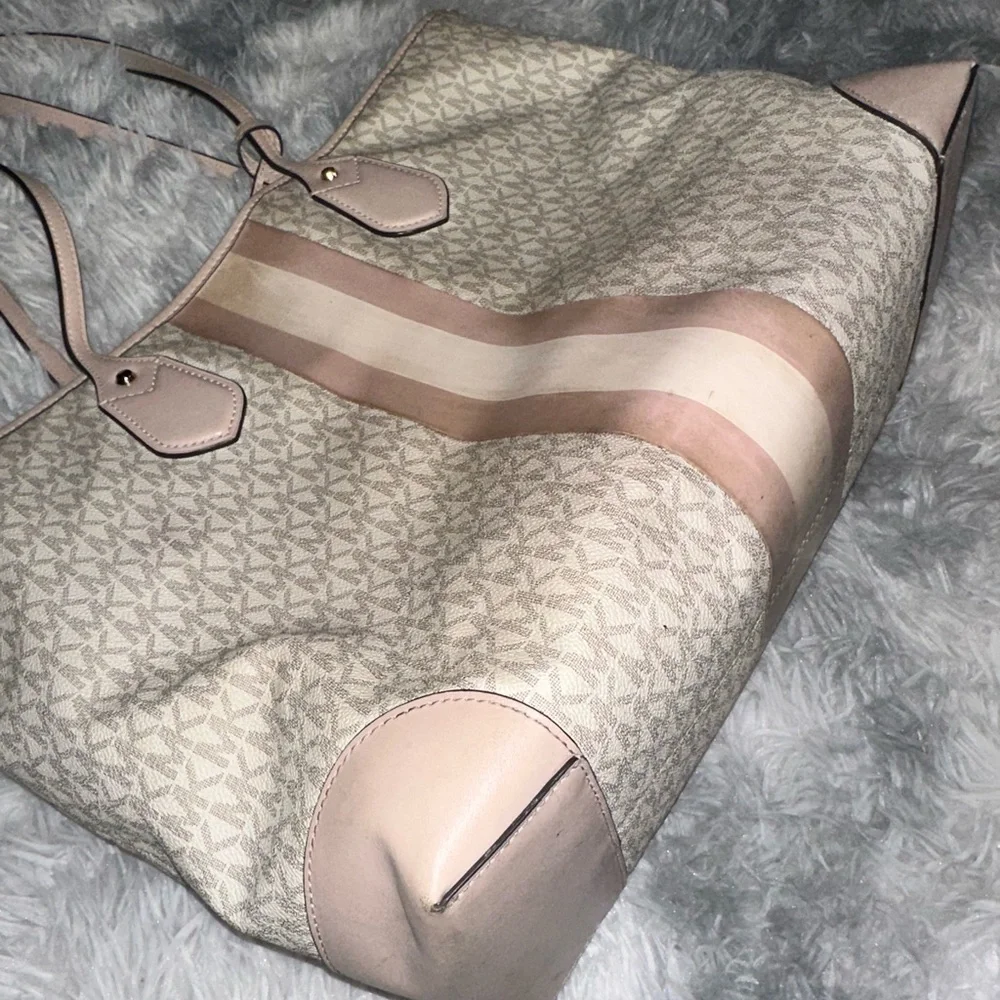Michael Kors Signature Logo Tote W/Light Pink